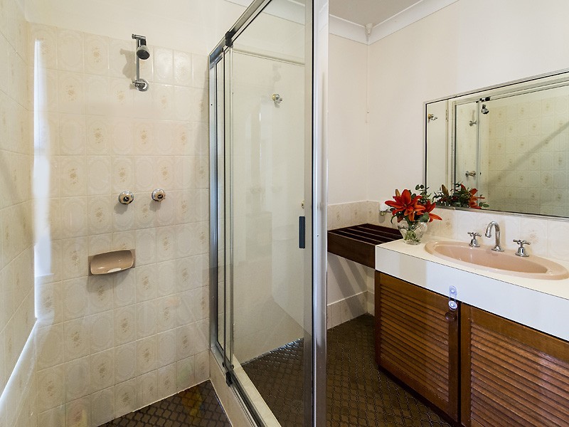 57 Greenway Ave, Thornlie WA 6108