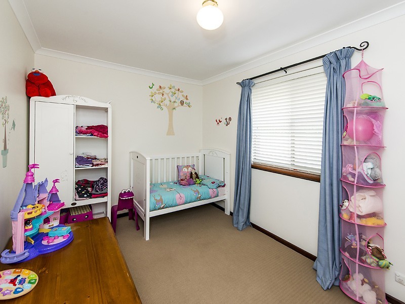 57 Greenway Ave, Thornlie WA 6108