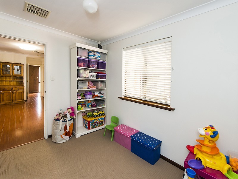 57 Greenway Ave, Thornlie WA 6108