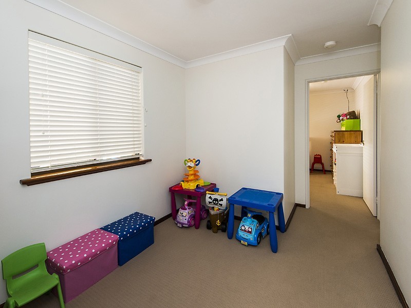 57 Greenway Ave, Thornlie WA 6108