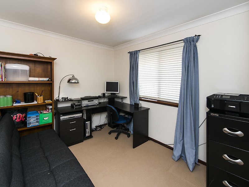 57 Greenway Ave, Thornlie WA 6108