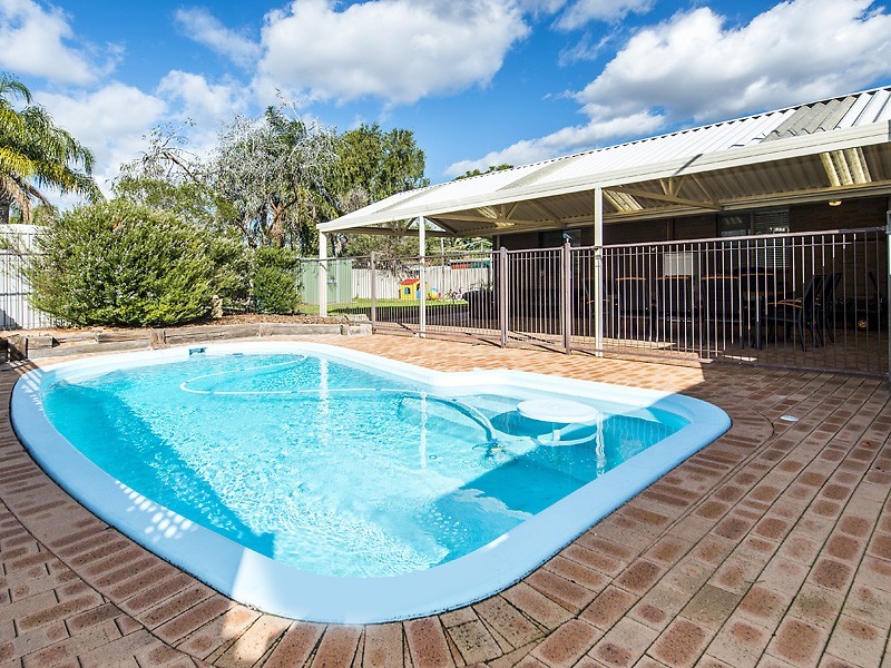 57 Greenway Ave, Thornlie WA 6108