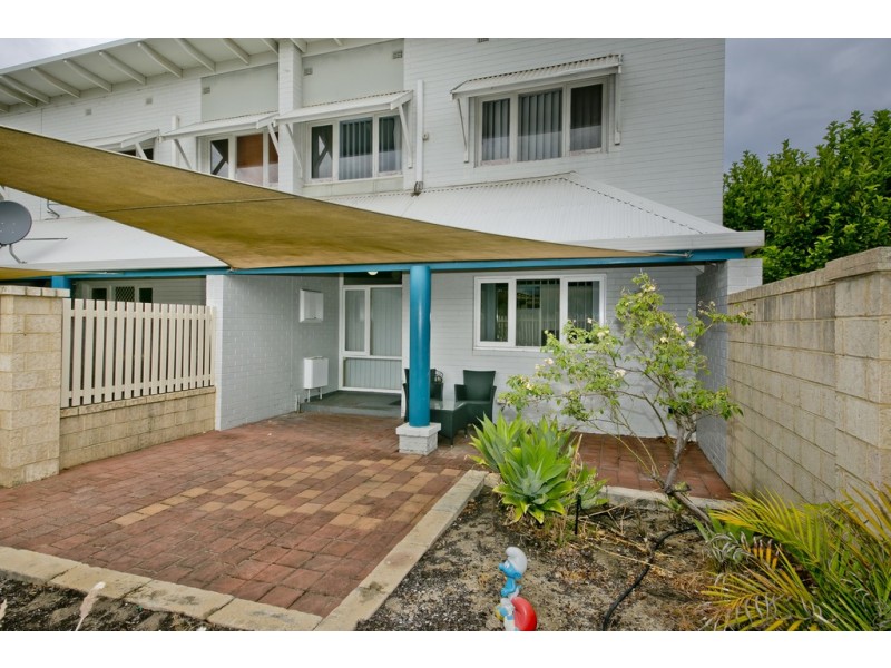 4/3 Derrington Crescent, Balga WA 6061