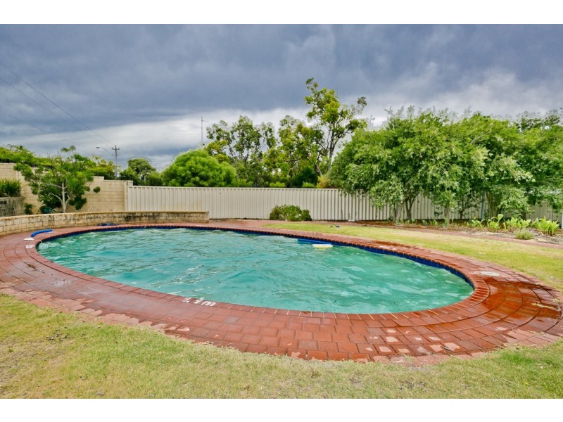 4/3 Derrington Crescent, Balga WA 6061