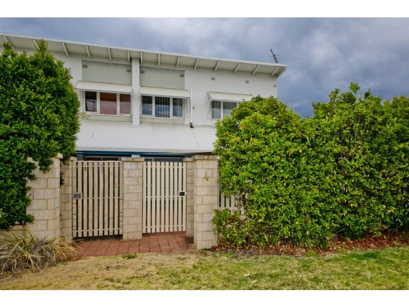 4/3 Derrington Crescent, Balga WA 6061