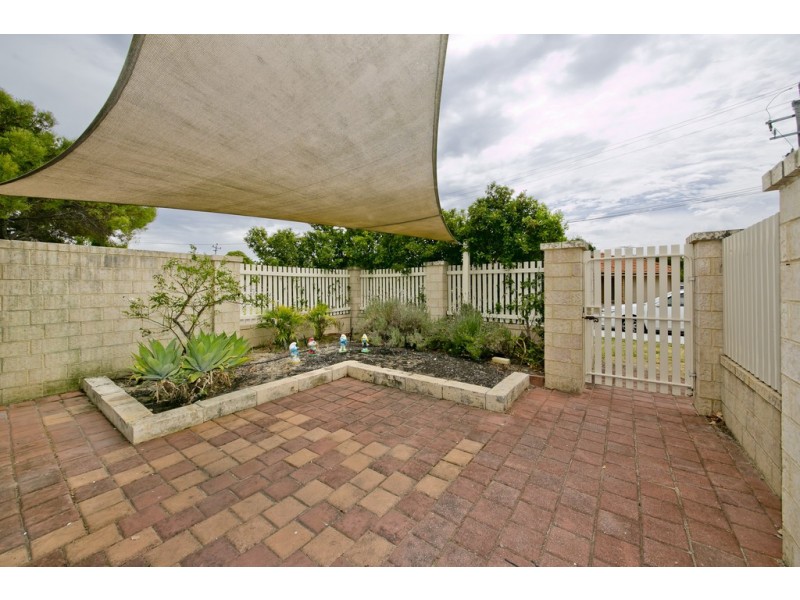4/3 Derrington Crescent, Balga WA 6061