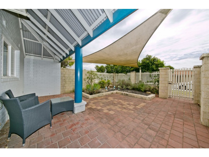 4/3 Derrington Crescent, Balga WA 6061
