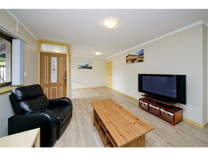 4/3 Derrington Crescent, Balga WA 6061