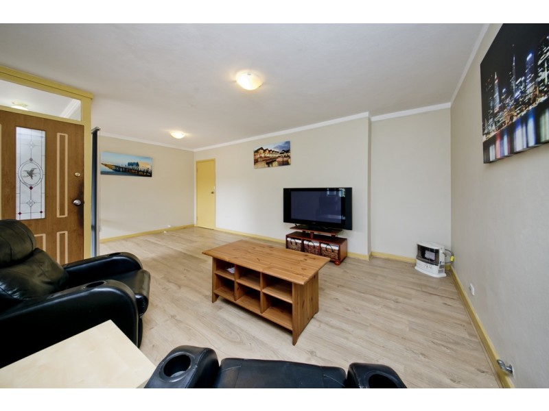 4/3 Derrington Crescent, Balga WA 6061