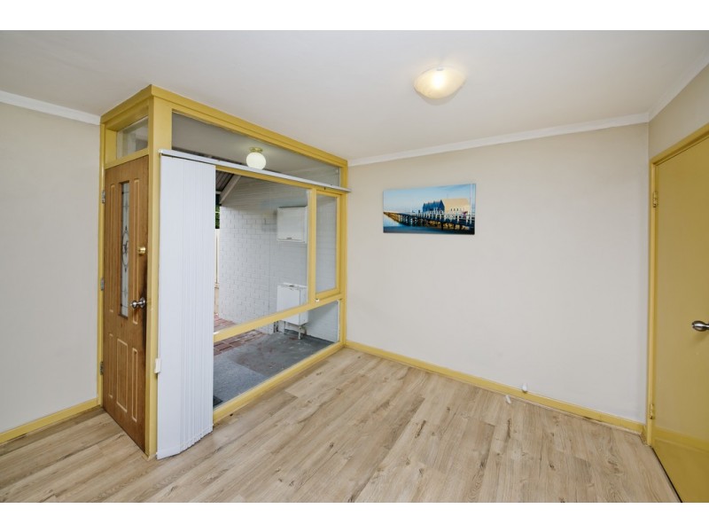 4/3 Derrington Crescent, Balga WA 6061