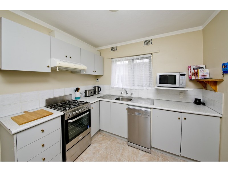 4/3 Derrington Crescent, Balga WA 6061