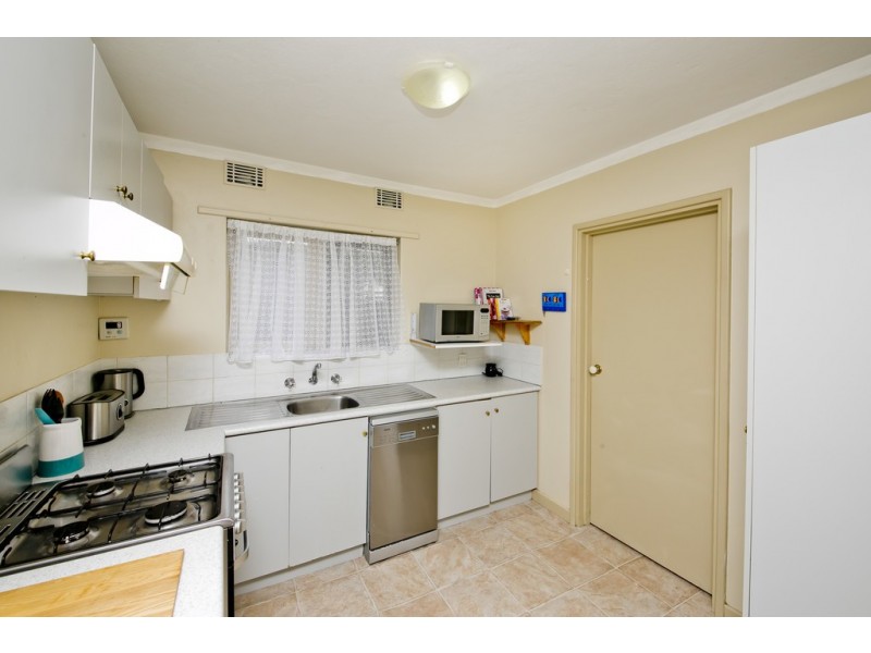 4/3 Derrington Crescent, Balga WA 6061