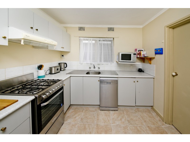 4/3 Derrington Crescent, Balga WA 6061