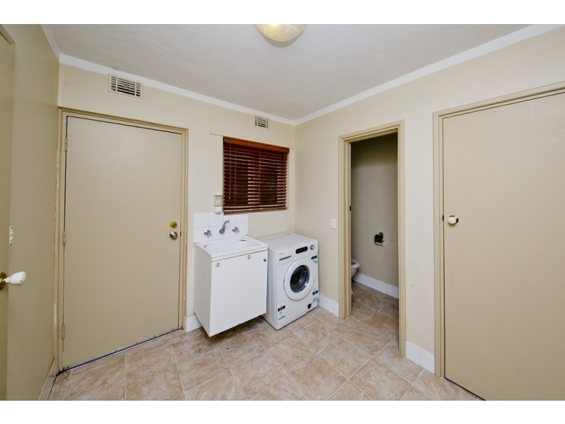 4/3 Derrington Crescent, Balga WA 6061