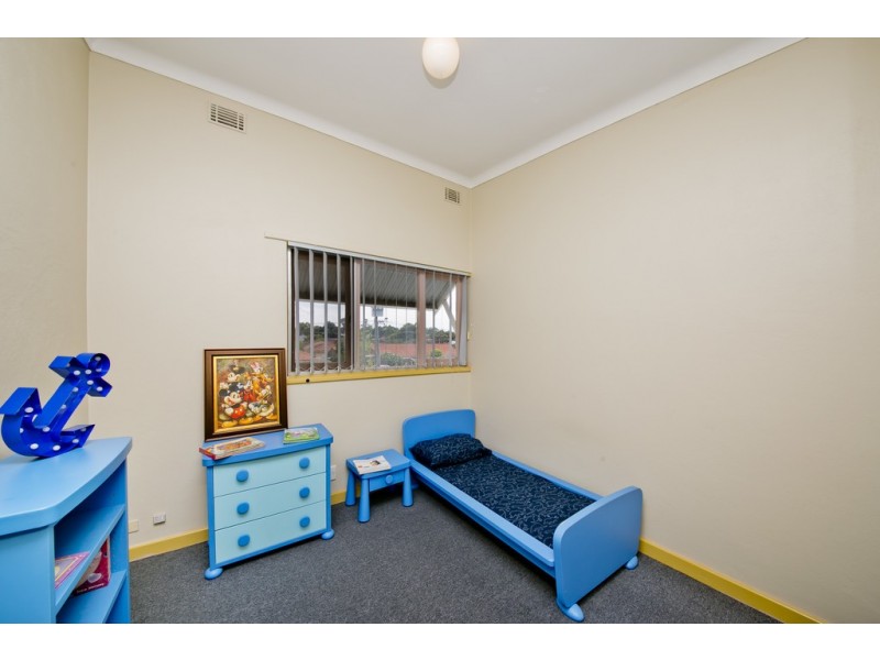 4/3 Derrington Crescent, Balga WA 6061