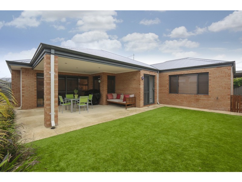 71 Yellowwood Avenue, Piara Waters WA 6112
