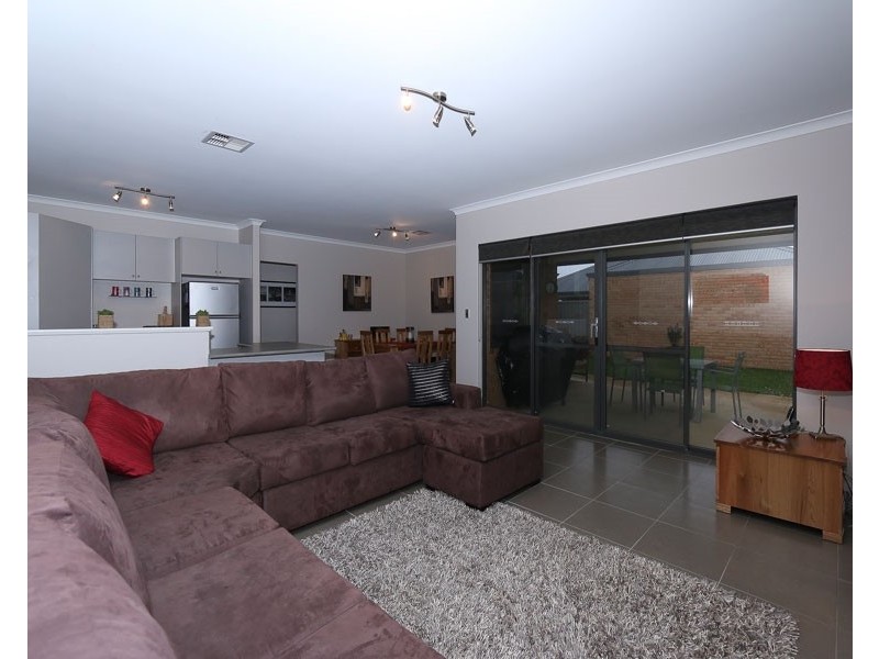 71 Yellowwood Avenue, Piara Waters WA 6112