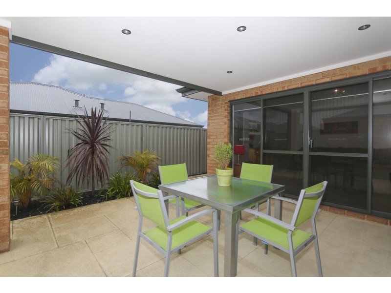 71 Yellowwood Avenue, Piara Waters WA 6112
