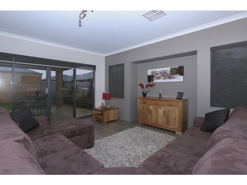 71 Yellowwood Avenue, Piara Waters WA 6112