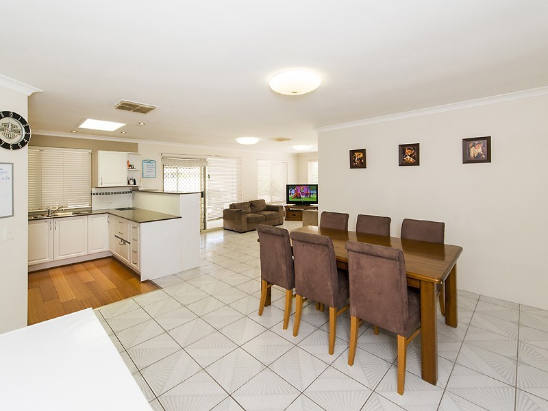 6 Exmouth Place, Thornlie WA 6108