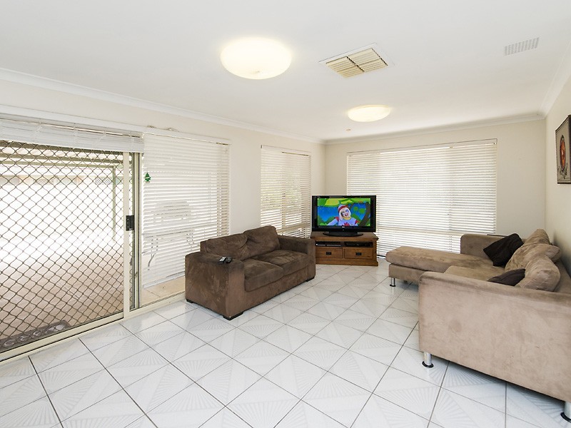 6 Exmouth Place, Thornlie WA 6108