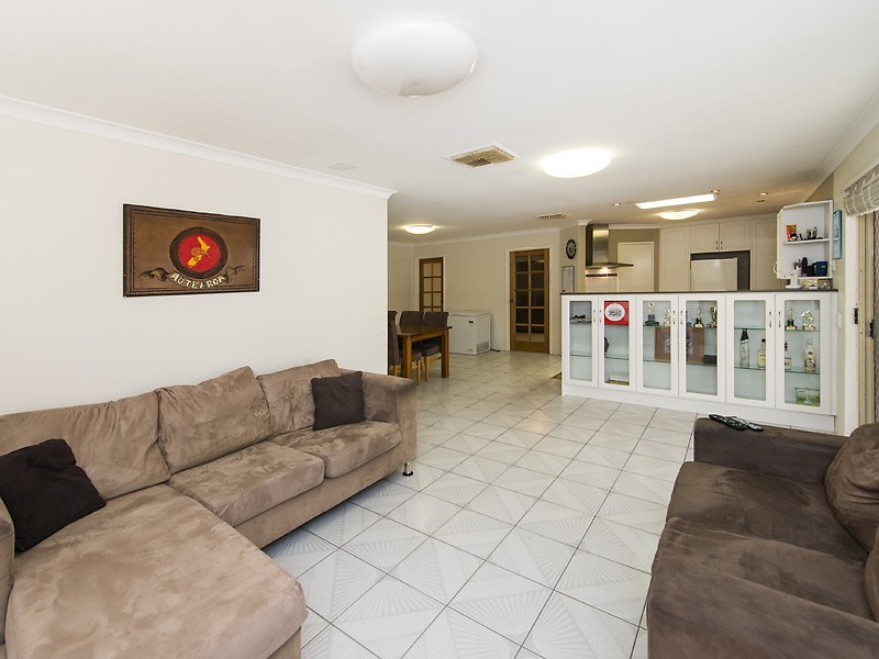 6 Exmouth Place, Thornlie WA 6108