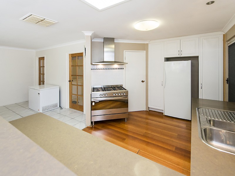 6 Exmouth Place, Thornlie WA 6108