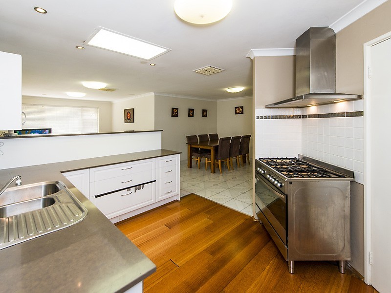 6 Exmouth Place, Thornlie WA 6108