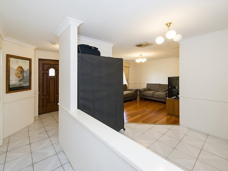 6 Exmouth Place, Thornlie WA 6108