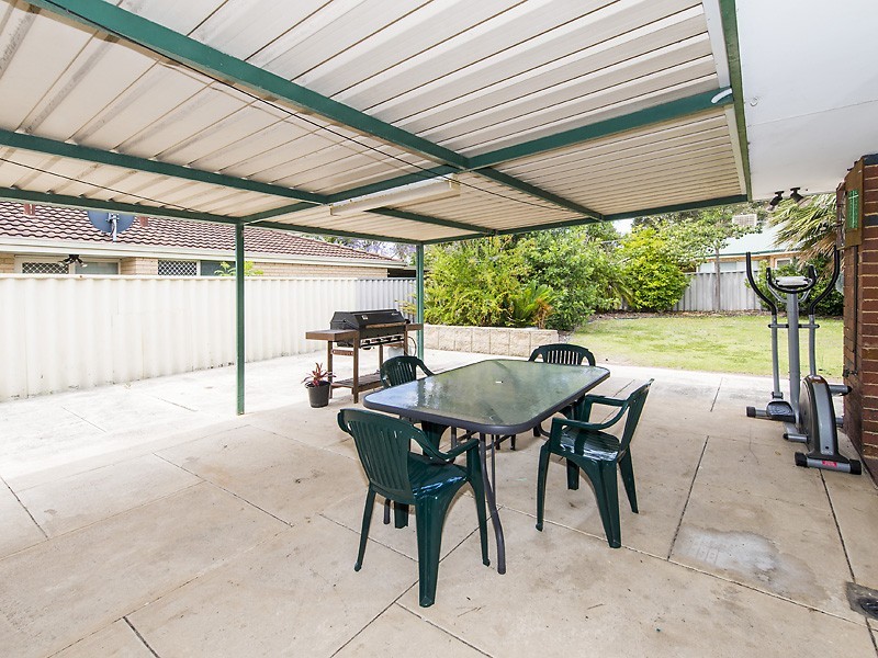 6 Exmouth Place, Thornlie WA 6108