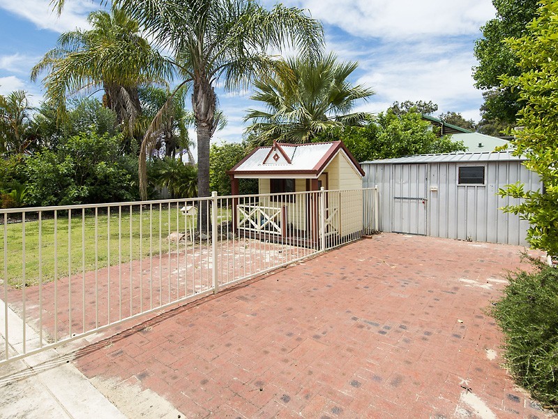 6 Exmouth Place, Thornlie WA 6108