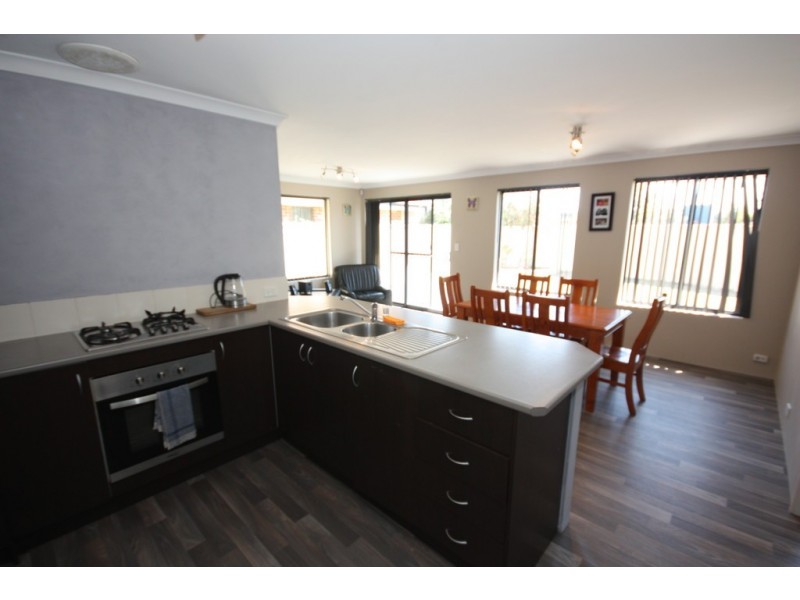 72 Bethwyn Circle, Madeley WA 6065