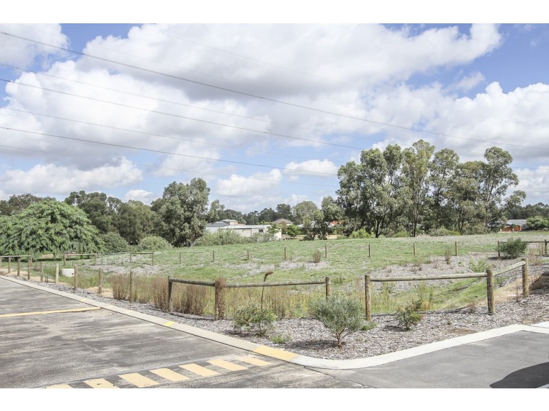 121/91 Benara Road, Caversham WA 6055