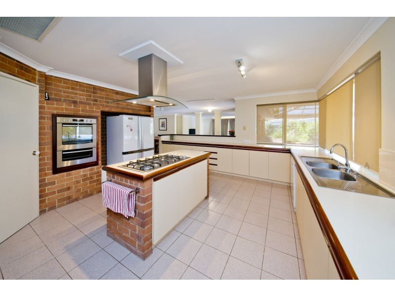 5 Karel Court, Alexander Heights WA 6064