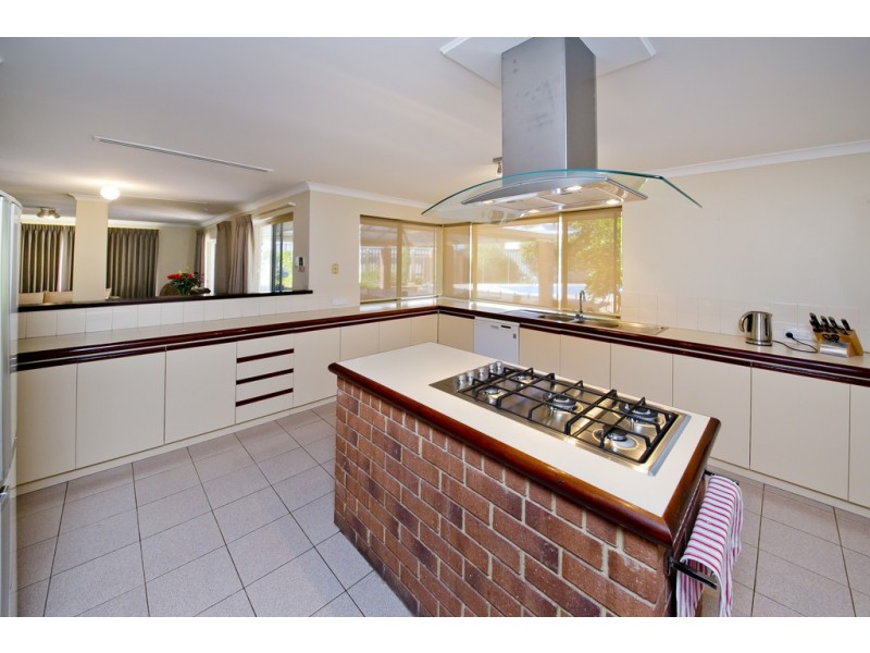 5 Karel Court, Alexander Heights WA 6064