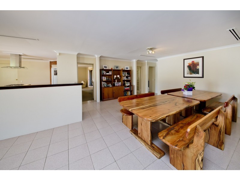 5 Karel Court, Alexander Heights WA 6064