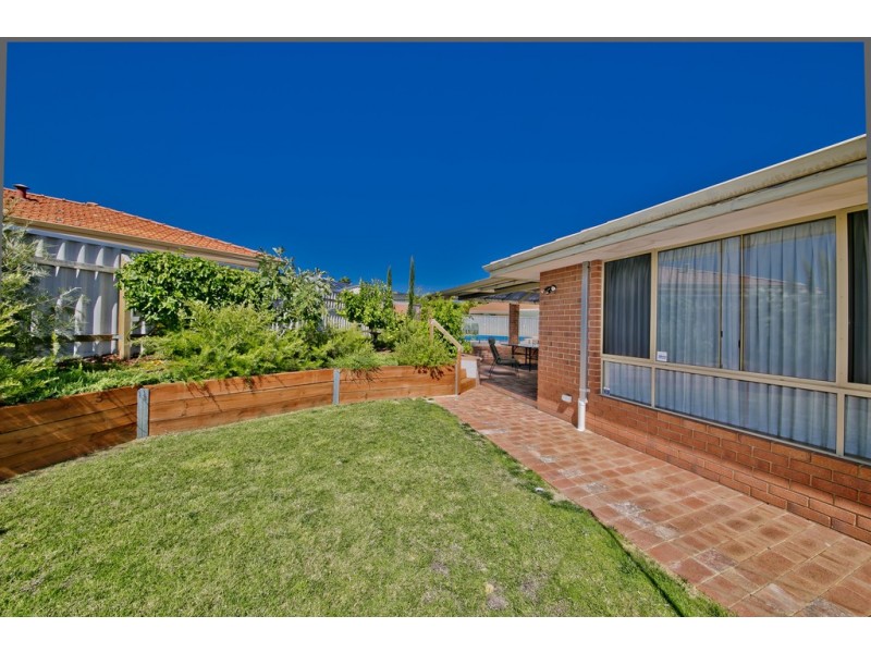 5 Karel Court, Alexander Heights WA 6064