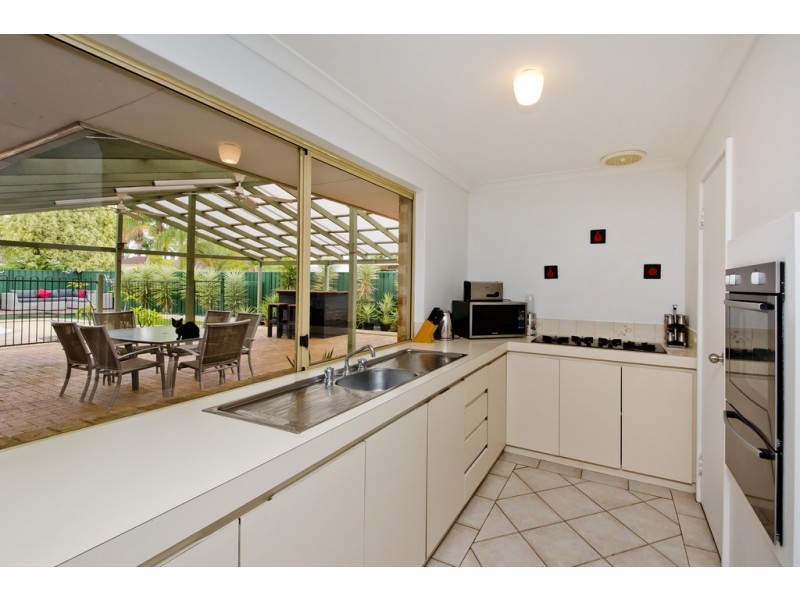 121 Bottlebrush Drive, Kiara WA 6054