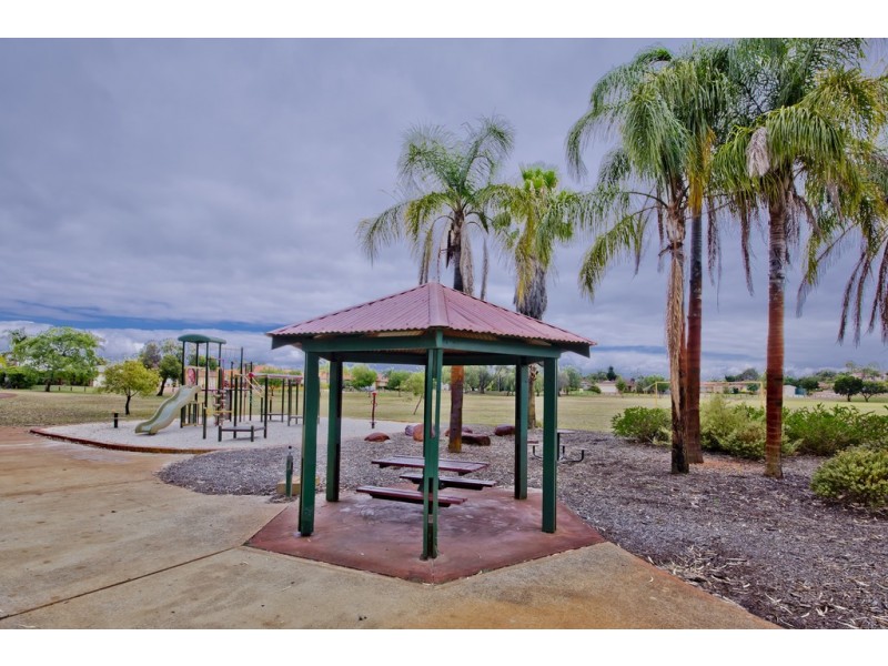 121 Bottlebrush Drive, Kiara WA 6054