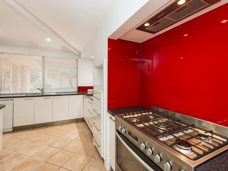 29 Redheart Drive, Thornlie WA 6108