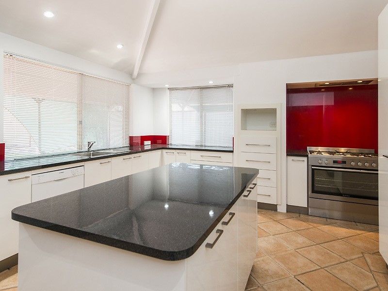 29 Redheart Drive, Thornlie WA 6108