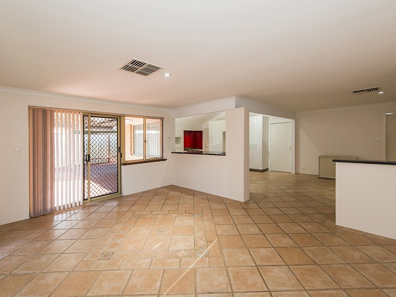 29 Redheart Drive, Thornlie WA 6108