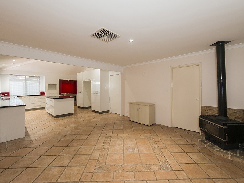 29 Redheart Drive, Thornlie WA 6108