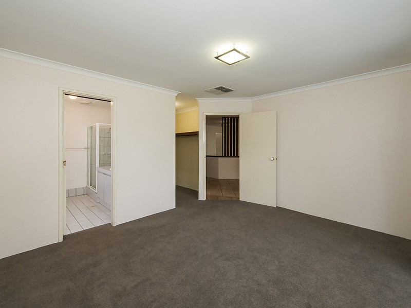 29 Redheart Drive, Thornlie WA 6108