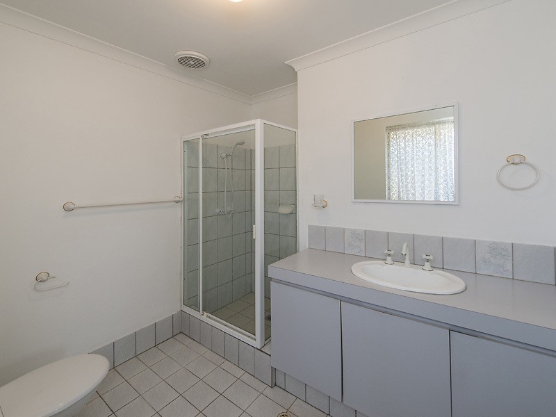 29 Redheart Drive, Thornlie WA 6108