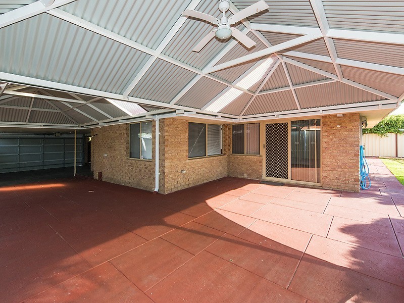 29 Redheart Drive, Thornlie WA 6108