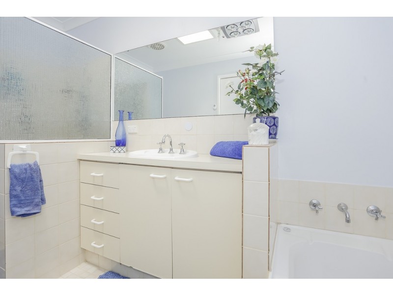 2/6 Fragrant Gardens, Mirrabooka WA 6061