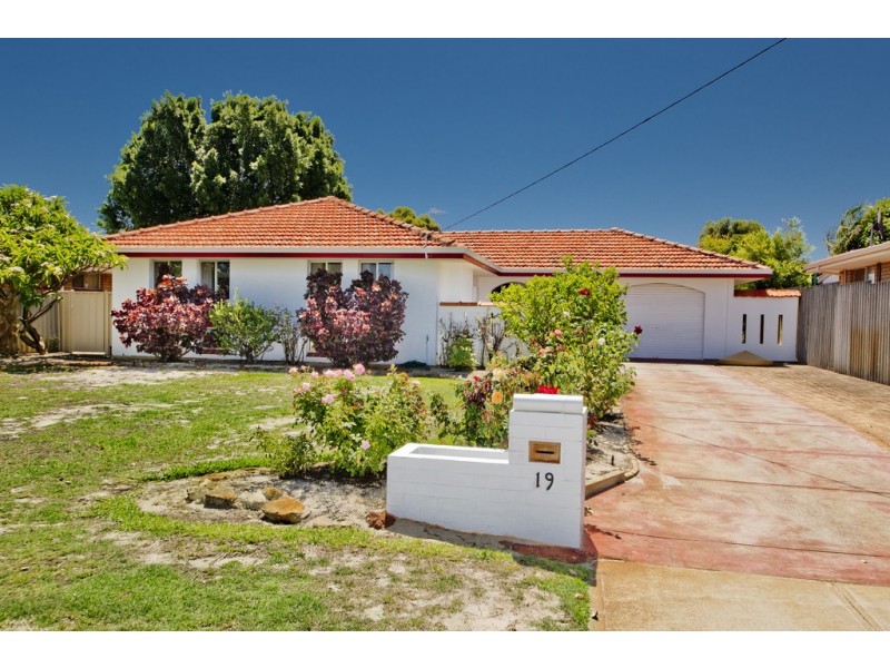 19 Lyndhurst Street, Dianella WA 6059