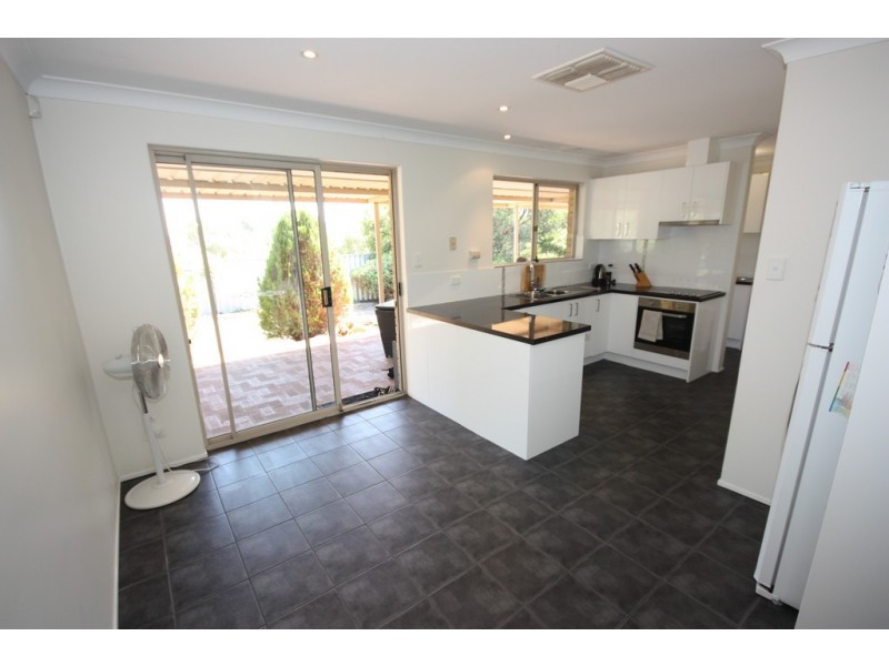 10 Mitchell Court, Beechboro WA 6063