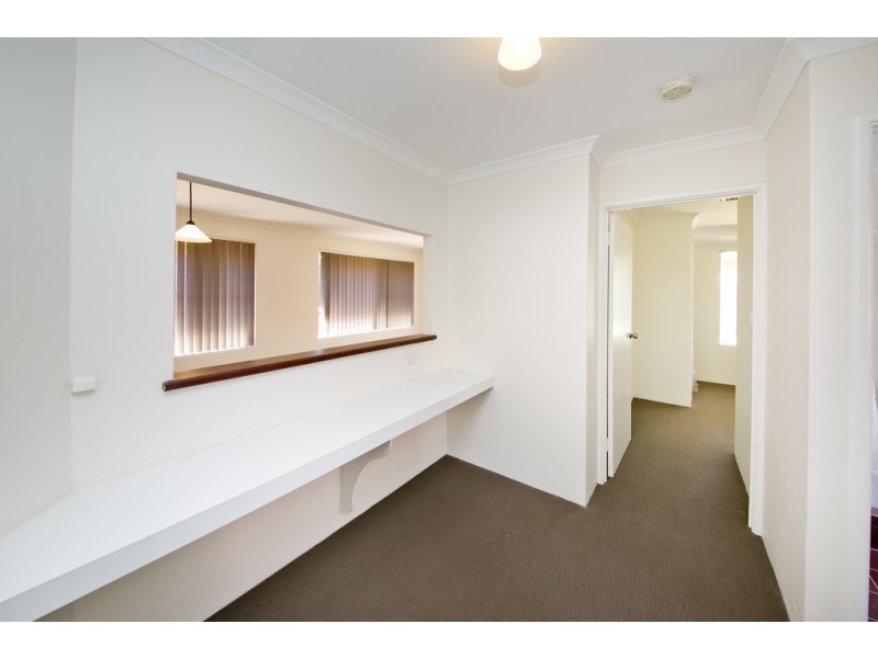 6 Angophora Ave, Ellenbrook WA 6069